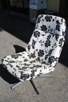 Poltrona girevole a fiori